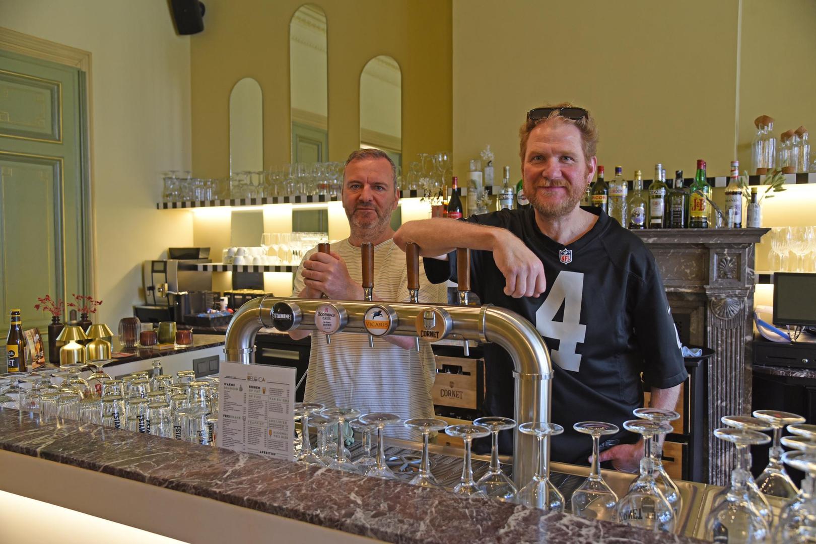 Dominique Van Malder wordt cafébaas, samen met jeugdvriend neemt hij ...